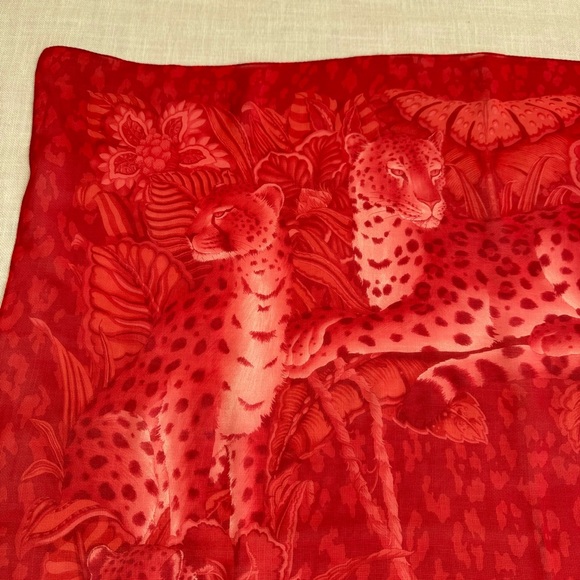 •Salvatore Ferragamo Signed Red 100% Silk Animal Graphic Scarf Made In Italy - Picture 4 of 14